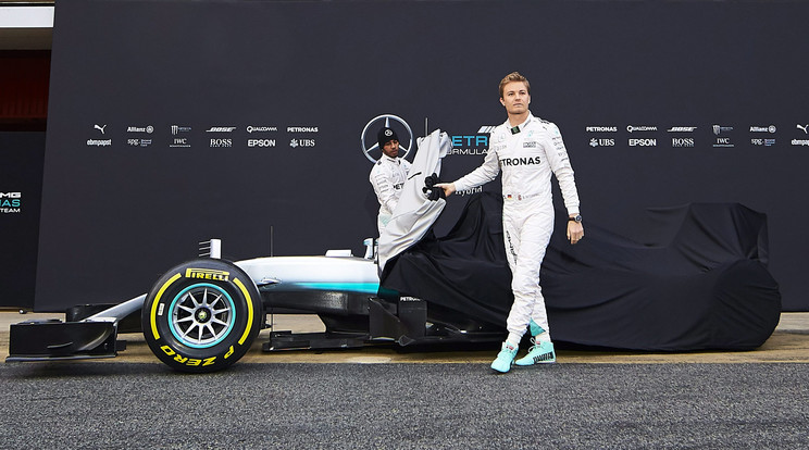 Lerántják a leplet az új Mercedesről /  Fotó: MTI
