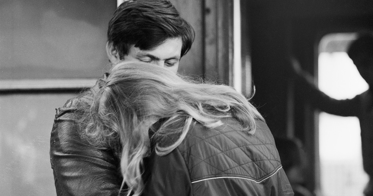 Miłość w PRL-u. "Kochano się po cichu, szybko, bo ktoś usłyszy"