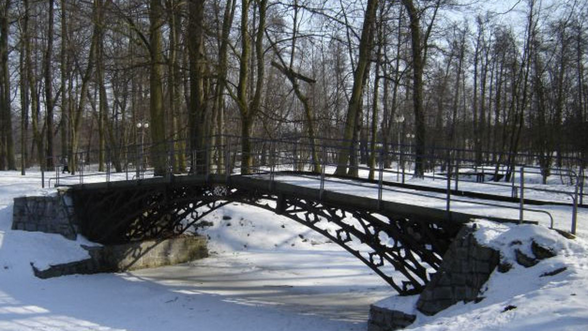 Najstarszy w Polsce i ciągle używany most z 1824 r. o metalowej konstrukcji w podkaliskim Opatówku odzyskuje dawny wygląd. Most ma już nowe balustrady, które zniknęły jeszcze przed II wojną światową. Kolejnym etapem renowacji zabytku ma być piaskowanie pozostałych elementów.