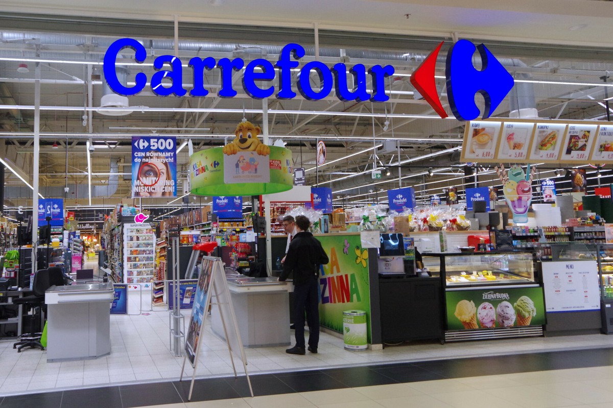Carrefour wycofa się z Polski? "Zaczęła się gra o tron"