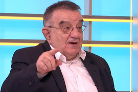 Gastroenterolog Vojislav Perišić tvrdi da OVU HRANU treba strogo izbegavati na letovanju: "BAKTERIJE SE SAMO MNOŽE", a evo koje namirnice je najzdravije pojesti, ali samo ako se dobro operu