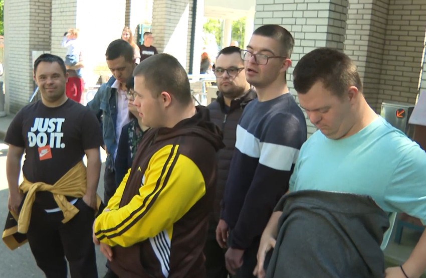 Tamara Vučić sa osobama sa Daunovim sindromom u Zoo vrtu