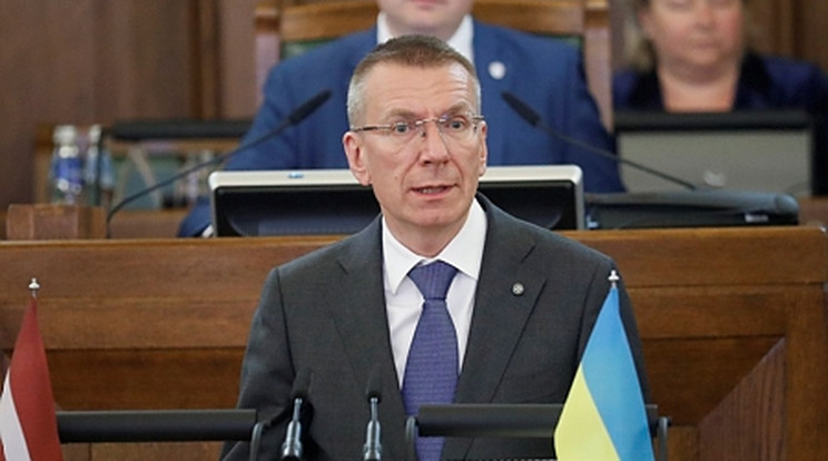 Edgars Rinkevics lett külügyminiszter, a kormányzó Új Egység párt államfőjelöltje beszédet mond a parlamentben, miután államfőnek választották Rigában 2023. május 31-én. Lettországban az államelnököt a száztagú egykamarás törvényhozás, a Saeima képviselői választják meg négy évre/Fotó: MTI/EPA/Toms Kalnins