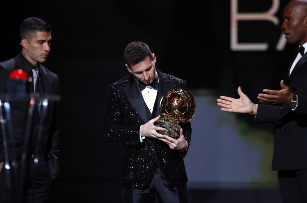 Lionel Messi ze Złotą Piłką za rok 2021