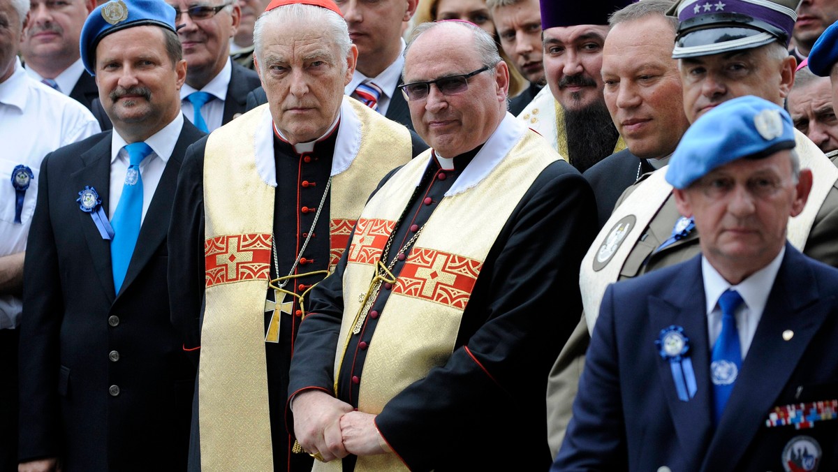 W opublikowanym wczoraj przez KAI liście z Kancelarii Prezydenta do bp. Meringa min. Jacek Michałowski poinformował, że "prezydent nie może wpływać na przebieg postępowania koncesyjnego" i nie włączy się w sprawię TV Trwam. Bp Mering, który wcześniej prosił o pomoc prezydenta, nie kryje oburzenia. - Odpowiedź, którą otrzymałem to kpina - mówi w rozmowie z "Naszym Dziennikiem".