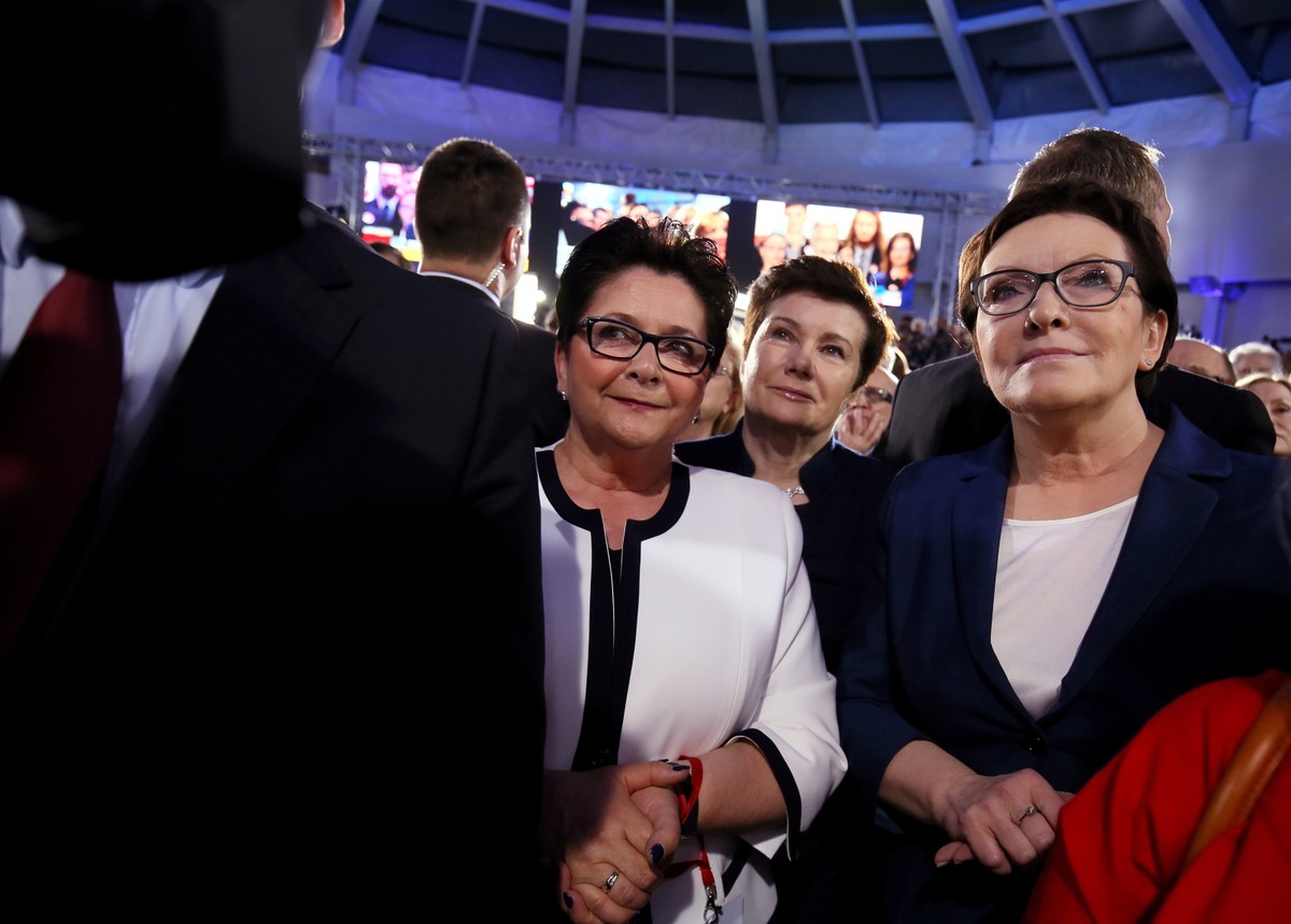Ewa Kopacz, prezydent Warszawy Hanna Gronkiewicz-Waltz i minister spraw wewnętrznych Teresa Piotrowska podczas wieczoru wyborczego w sztabie Bronisława Komorowskiego
