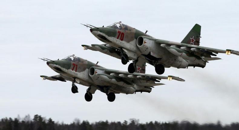 Des avions à réaction Sukhoi Su-25, comme ceux que la Russie a positionnés près de l'Ukraine et auraient utilisés dans son offensive contre le pays.