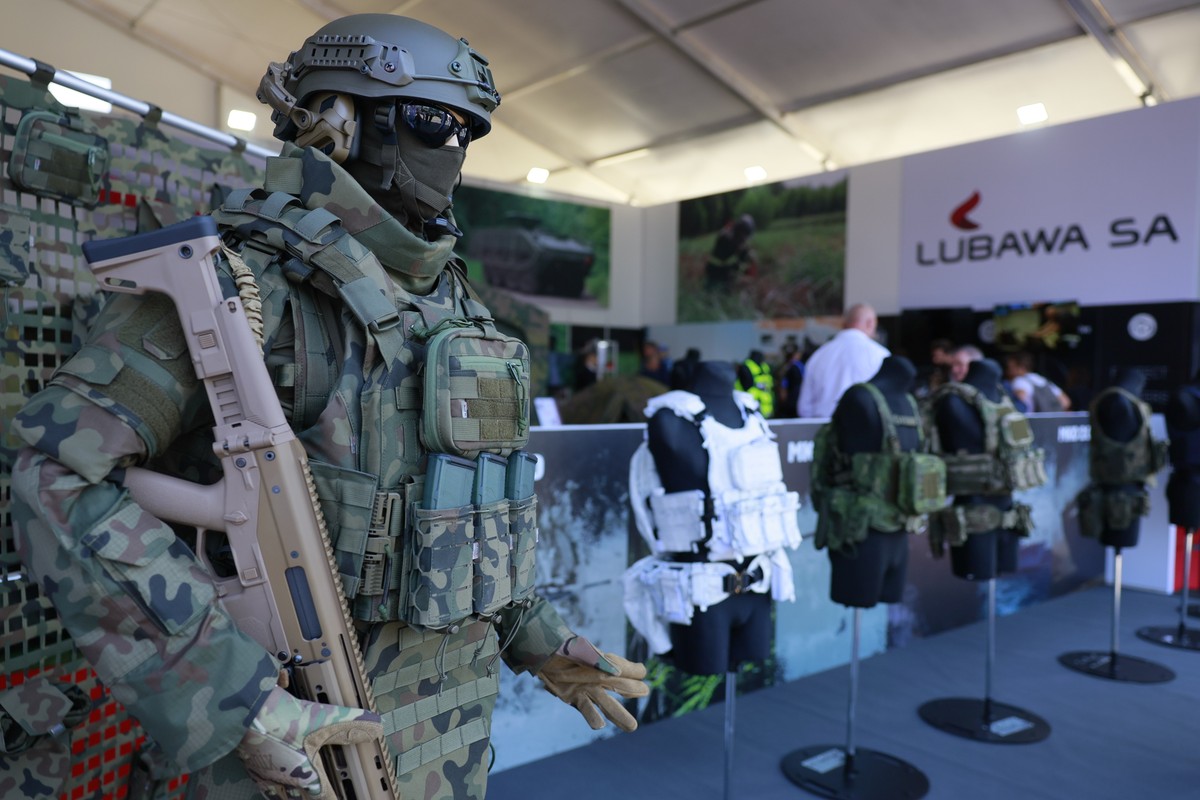 Wielkie zamówienie na kamizelki kuloodporne dla polskiej armii. Akcje w górę