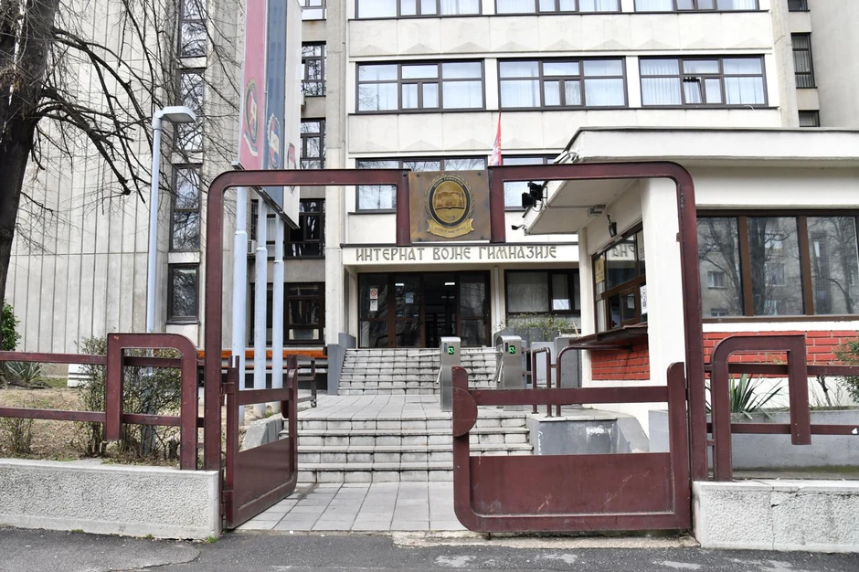 Vojna gimnazija upisuje učenike u prvi, drugi i treći razred.