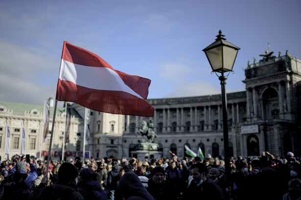 Austria: Około 30 tys. przeciwników restrykcji przeciwepidemicznych na ulicach
