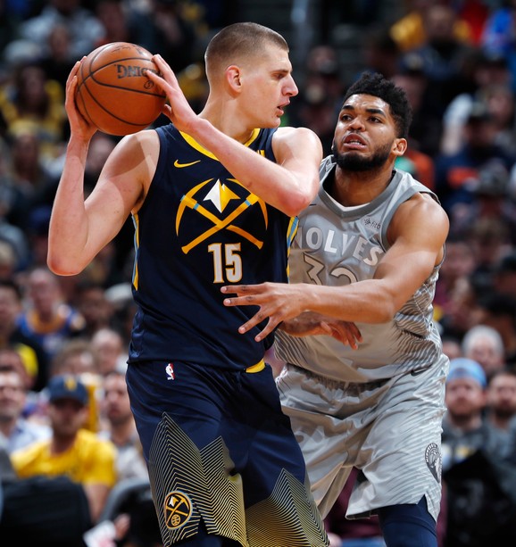 Nikola Jokić i Minesotin Karl-Entoni Tauns