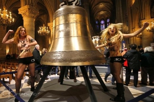 Działaczki Femen niewinne! Nie ukarzą ich za zniszczenia w Notre Dame