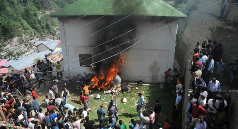 A mob sets a police station on fire in Kotkhai, around 62 km from Shimla, in the Indian state of Himachal Pradesh on July 19, 2017