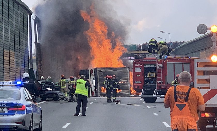 Warszawa Smiertelny Wypadek Na S8 Ciezarowka Przygniotla Osobowke