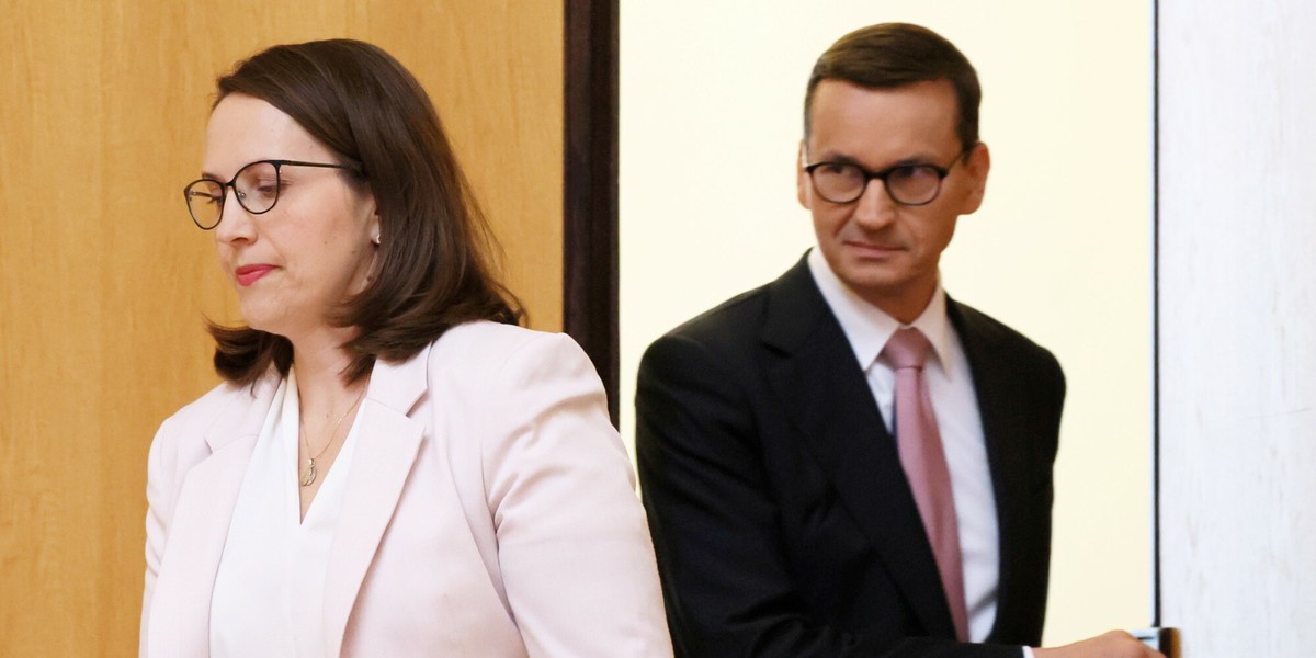 Minister finansów Magdalena Rzeczkowska i premier Mateusz Morawiecki.