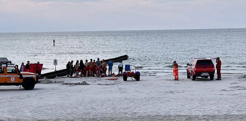 Tragedia w Łebie. Para turystów weszła do Bałtyku. Nie byli w stanie wyjść z wody. Nie żyje 39-latek