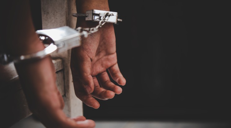 Testi k&eacute;nyszert &eacute;s bilincset is alkalmaztak az iskolaőr&ouml;k /Fot&oacute;: Northfoto