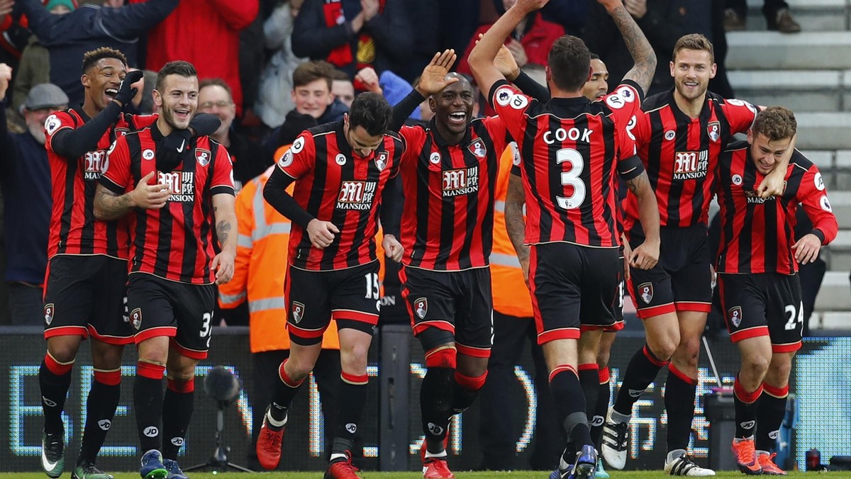 AFC Bournemouth pokonał Liverpool FC 4:3 (0:2) w pierwszym niedzielnym spotkaniu 14. kolejki Premier League. Cały mecz w bramce gospodarzy rozegrał Artur Boruc, nie był to jednak udany występ Polaka. Mimo tego gospodarze pokonali The Reds, chociaż jeszcze na kwadrans przed zakończeniem spotkania przegrywali 1:3.