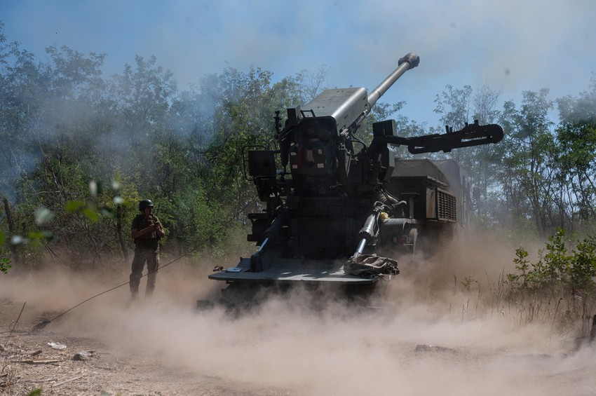 Ukrajinski vojnici ispaljuju samohodnu haubicu prema ruskim položajima na frontu u Zaporoškoj oblasti, Ukrajina