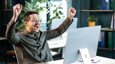 14 sierpnia i 28 grudnia w 2026 roku dniami wolnymi od pracy. premier wydał zarządzenie gwarantujące dwa długie weekendy bez konieczności brania urlopu