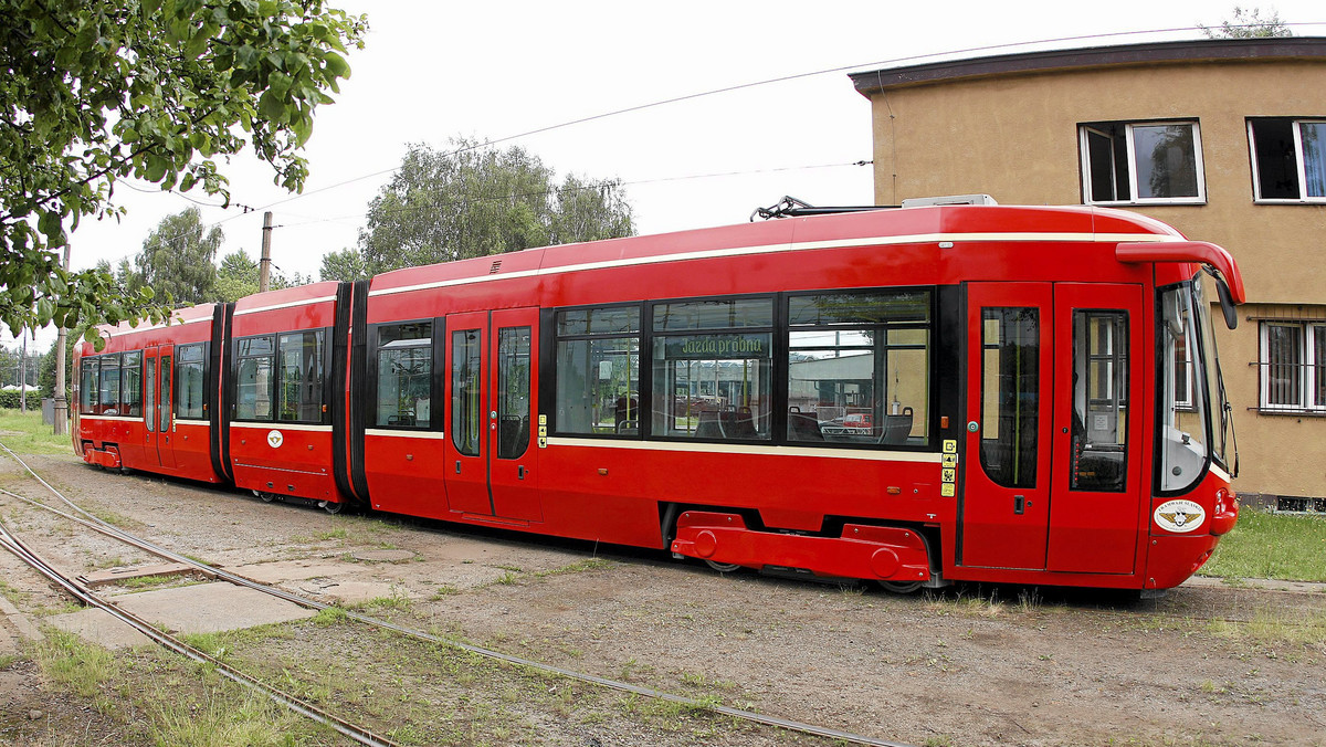 Niemal w każdym tygodniu niewłaściwie zaparkowane samochody blokują ruch tramwajów. Dlatego spółka Tramwaje Śląskie rozpoczęła akcję "Parkuj właściwie. Zachowaj metr od torowiska". Potrwa miesiąc, potem posypią się mandaty. W tym roku doszło do 130 przypadków, gdzie nieprawidłowo zaparkowany samochód zablokował tory.