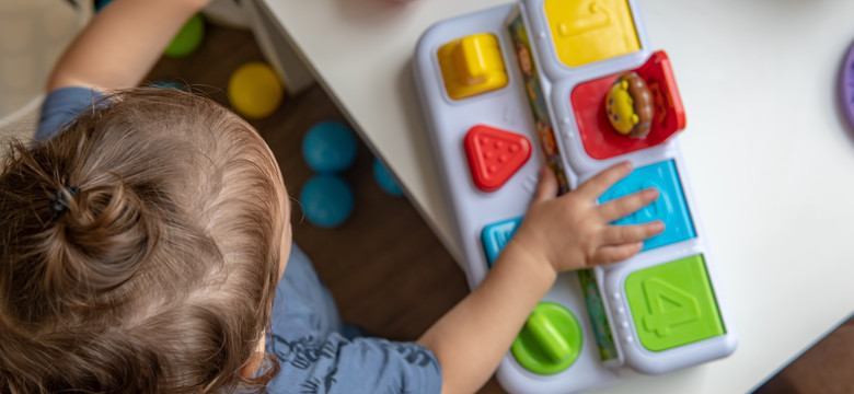 Chłopiec został pogryziony w żłobku. Cztery dni spędził w szpitalu. "Całą buzię miał we krwi"