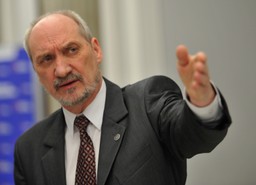 Sąd: Macierewicz ma przeprosić gen. Dukaczewskiego, b. szefa WSI