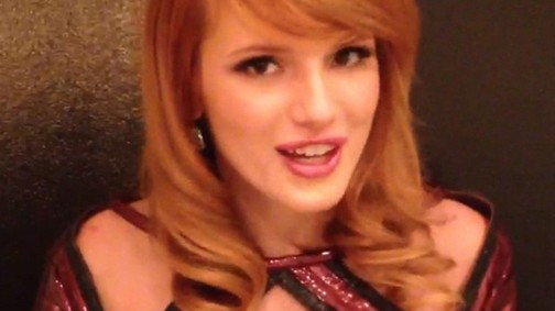 Bella Thorne Dora Abodi ruhában!
