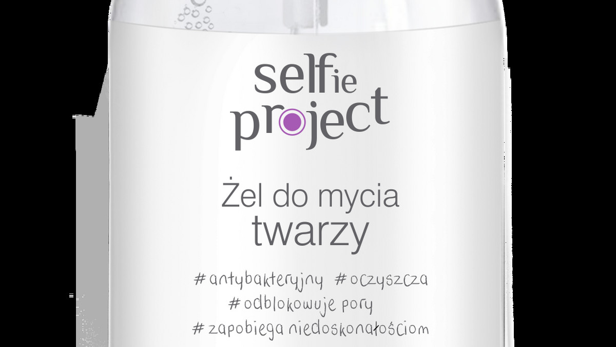 Selfie Project Żel do mycia twarzy skrupulatnie oczyszcza skórę z zanieczyszczeń i sebum, hamuje namnażanie bakterii odpowiedzialnych za trądzik. Odblokowuje pory, pozostawia skórę czystą i odświeżoną. Bez SLS i SLES! Te surfaktanty świetnie się pienią, ale mogą przesuszać skórę i prowadzić do przesadnego wydzielania sebum. Żel do mycia twarzy Selfie Project bazuje na połączeniu delikatnych dla skóry surfaktantów, które sprawnie oczyszczają cerę bez jej przesuszania!