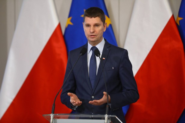 Uważam, że większość z nich zaakceptuje dobre propozycje. Nauczyciele chcą przecież dobrze zarabiać i spokojnie, dobrze wykonywać swój zawód - mówi Dariusz Piontkowski, minister edukacji narodowej.