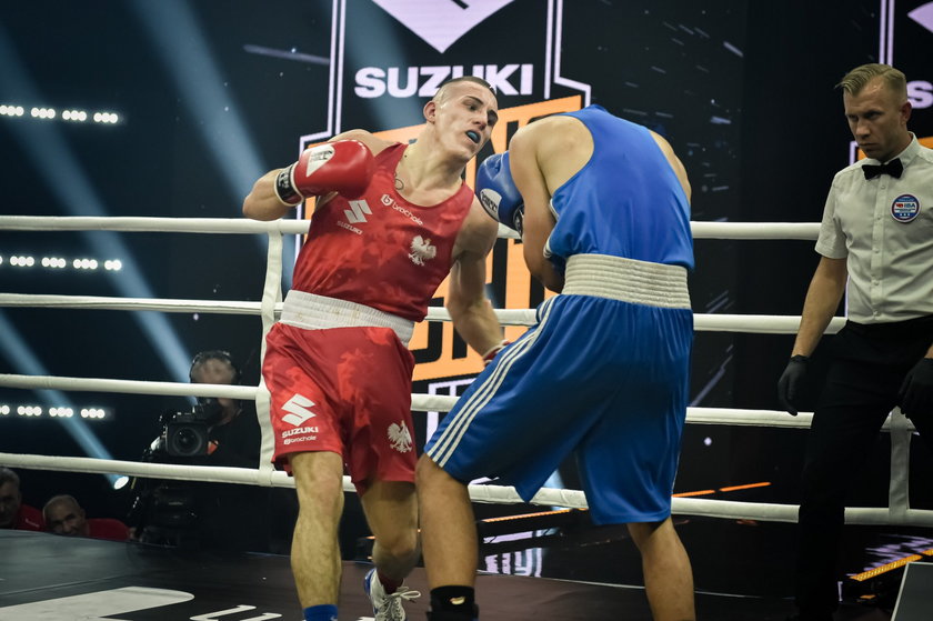 Damian Durkacz w walce z Rumunem Sebastianem Nitu podczas gali Suzuki Boxing Night