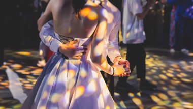 afera na studniówce. donieśli o skandalicznym zachowaniu nauczyciela