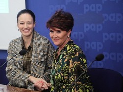 Ależ ona wygląda! Jolanta Kwaśniewska mistrzowsko "udźwignęła" odważny wzór. FOTO