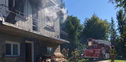 Zabrakło kilku metrów, by żyć. Ciało leżało niemal w progu. Tragedia w Głogoczowie