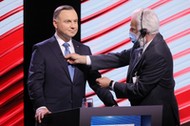 Andrzej Duda (L) podczas debaty z udziałem kandydatów na prezydenta w Telewizji Polskiej 