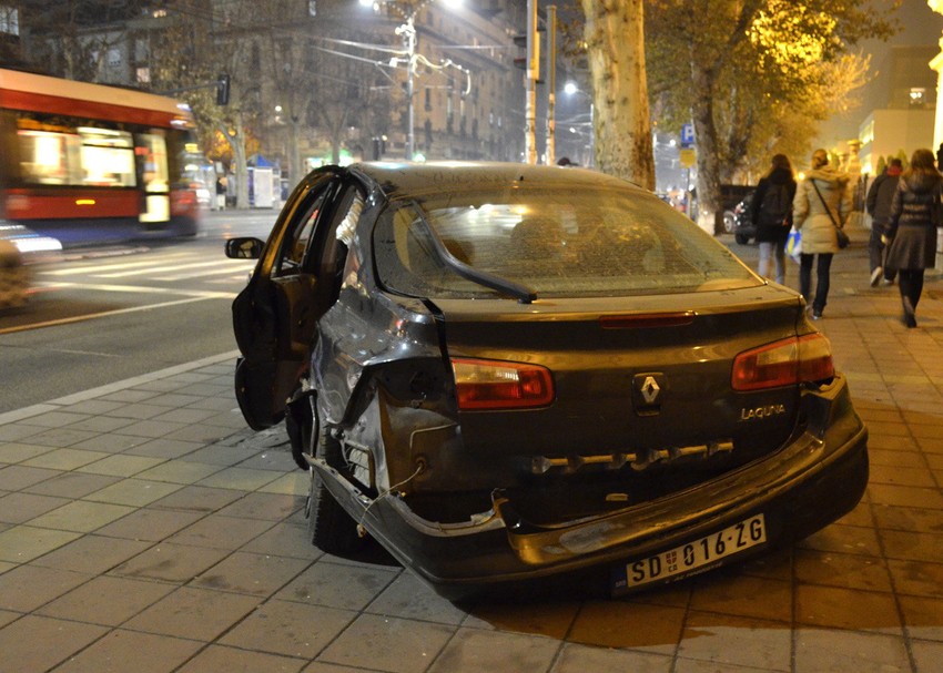 Automobil je prilično oštećen