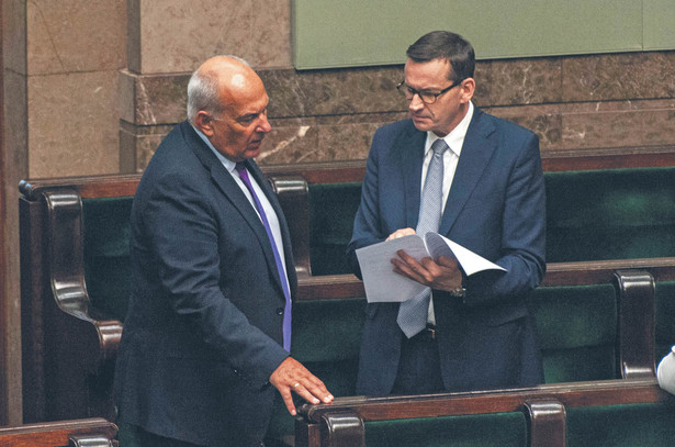 Wdrożenie PPK to priorytet dla premiera Morawieckiego i szefa MF. Jednak Tadeusz Kościński deklaruje, iż jest gotów dopłacić maksymalnie 2 proc. do składki pracowników sfery budżetowej. Koronakryzys mocno nadwerężył państwową kasę