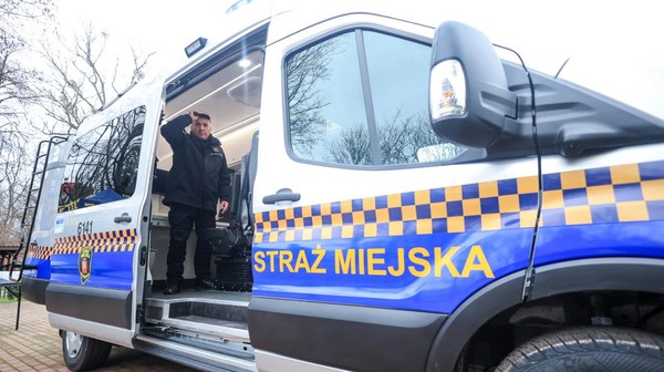 To pierwsze laboratorium na kołach w elektrycznym aucie służące w Straży Miejskiej