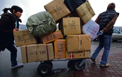 Popularne jak podróbki znanych marek. Aż 20 proc. Polaków je kupuje [BADANIE]
