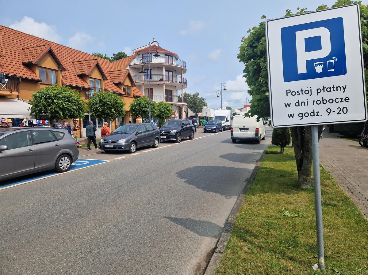 Jedziesz nad morze? Zaplanuj dodatkowy wydatek za parking. Ceny znacznie wzrosły