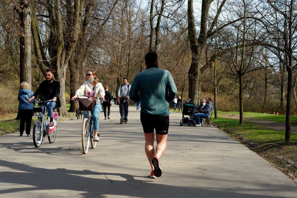 wiosna, ludzie, ulica, park