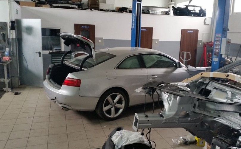 Policja i straż graniczna razem rozbiły gang paserów części samochodowych