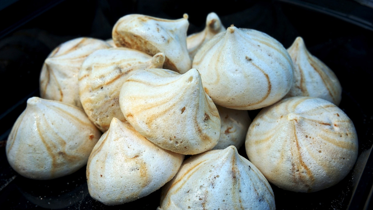 Wegańska beza z wody po cieciorce (aquafaba). Przepis bez jajek