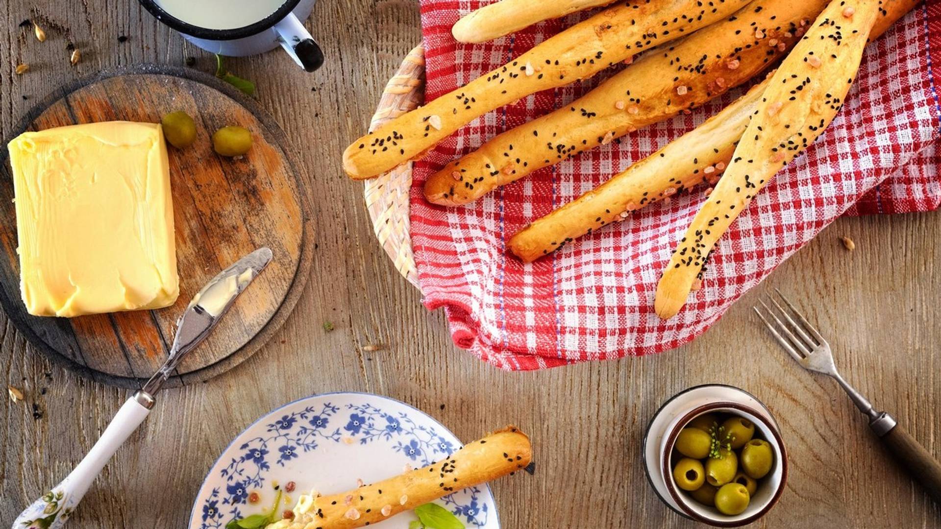 Recept za domaće hrskave grisine kojima samo treba dodati malo pršute i dobijate gozbu