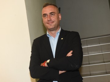 Bivši političar i rijaliti učesnik PRIJAVIO ŽENU ZA NASILJE, pa otkrio detalje drame: "Zatvorila me je na terasu, pretila je da će udariti glavom u šank"