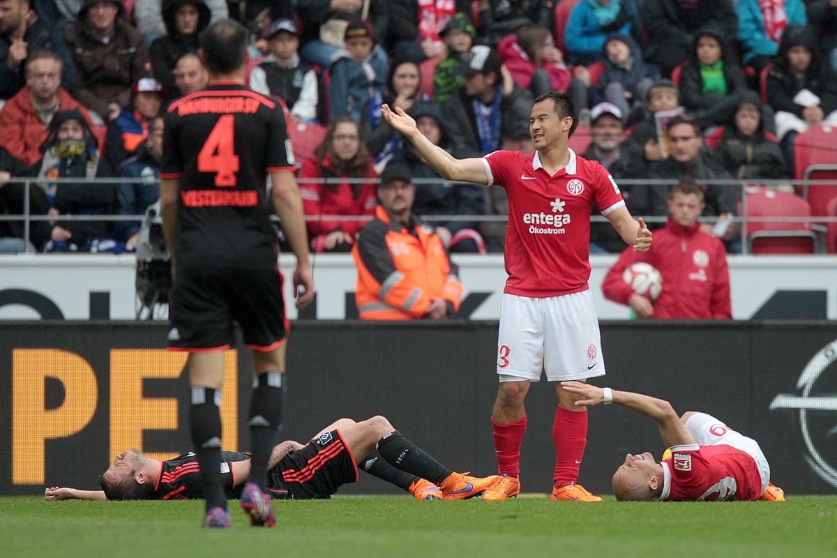 Koszmarna kontuzja Elkina Soto. Piłkarz FSV Mainz złamał nogę w kolanie. WIDEO