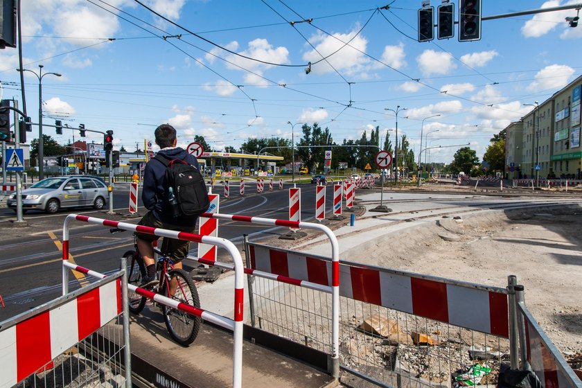 Trwa walka o możliwie najszybsze zakończenie przebudowy ulicy Dąbrowskiego.