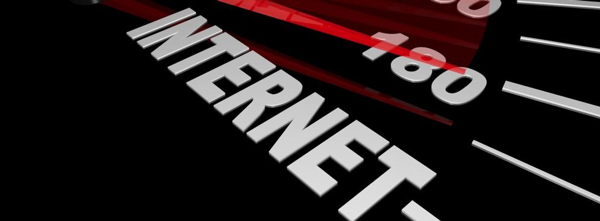 Przedstawione wartości określają średni miesięczny koszt dostępu do sieci, a zatem uwzględniono zarówno miesięczną opłatę abonamentową jak i pozostałe opłaty składające się na miesięczny koszt korzystania z Internetu.