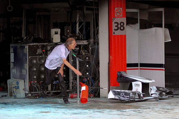 Pożar w garażu Williamsa