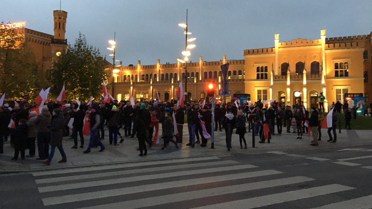 W sobotę na placu przed Dworcem Głównym PKP we Wrocławiu odbędzie się manifestacja "Wrocław przeciwko faszyzmowi". Wydarzenie wspólnie zorganizuje 13 środowisk.